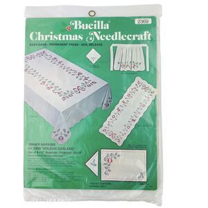 Bucilla Christmas Needlecraft 2369 Set 4 Dinner Napkins 17” Holiday Garland NOS